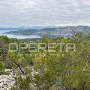 Poljoprivredno zemljište s potencijalom – 9435 m² u srcu prirode