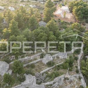 Poljoprivredno zemljište od 8217m2, na Braču: Idealna prilika za uzgoj i turizam