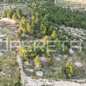 Poljoprivredno zemljište od 8217m2, na Braču: Idealna prilika za uzgoj i turizam