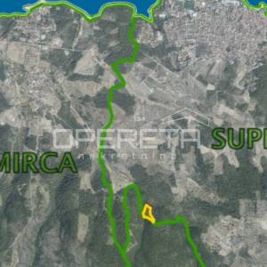 Poljoprivredno zemljište od 13,984 m2 na Braču – Savršena prilika za investicije