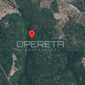 Poljoprivredno zemljište od 13,984 m2 na Braču – Savršena prilika za investicije
