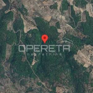 Poljoprivredno zemljište od 13,984 m2 na Braču – Savršena prilika za investicije