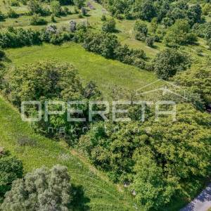 Poljoprivredno zemljište (3478m2) do urbanizirane zone s vodom i strujom 