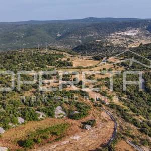 Poljoprivredno zemljište u srce otoka, 29.000m2, Škrip, Brač

