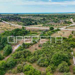 Poljoprivredno zemljište 3.884 m² – okolica Svetvinčenta (Blizu urbanizirane zon