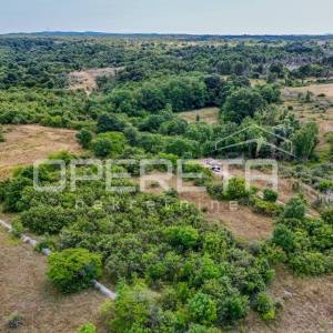 Poljoprivredno zemljište 3.884 m² – okolica Svetvinčenta (Blizu urbanizirane zon