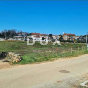 POREČ, KAŠTELIR - građevinsko zemljište 700m2 S GRAĐEVINSKOM DOZVOLOM!! za villu s bazenom