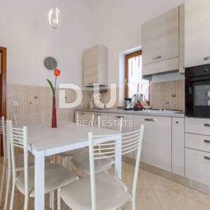 POREČ- KAŠTELIR, LABINCI- urbana villa, 110 M2, idealno za iznajmljivanje!