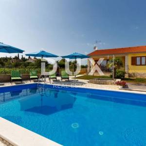 POREČ- KAŠTELIR, LABINCI- urbana villa, 110 M2, idealno za iznajmljivanje!