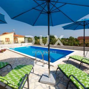 POREČ- KAŠTELIR, LABINCI- urbana villa, 110 M2, idealno za iznajmljivanje!