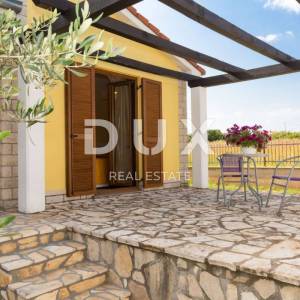 POREČ- KAŠTELIR, LABINCI- urbana villa, 110 M2, idealno za iznajmljivanje!