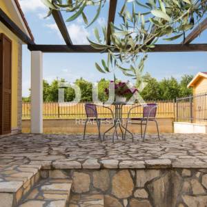 POREČ- KAŠTELIR, LABINCI- urbana villa, 110 M2, idealno za iznajmljivanje!