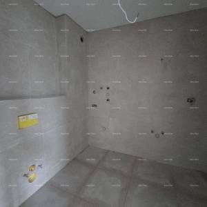Poreč, stambeno poslovni objekt  sa apartmanima i podzemnim garažama.48