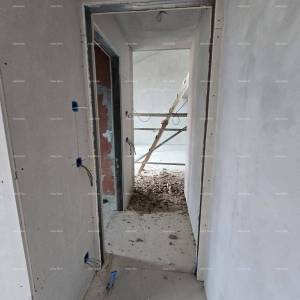 Poreč, stambeno poslovni objekt  sa apartmanima i podzemnim garažama.S74
