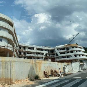 Poreč, stambeno poslovni objekt u gradnji sa apartmanima i podzemnim garažama