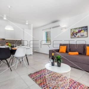 Poreč, Zgrada, 1,00 EUR