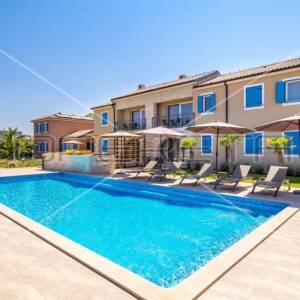 Poreč, Zgrada, 1,00 EUR