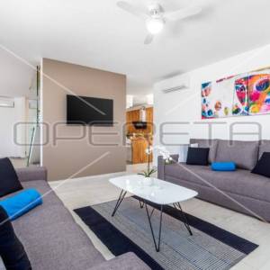 Poreč, Zgrada, 1,00 EUR