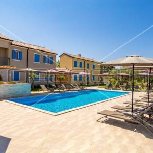 Poreč, Zgrada, 1,00 EUR