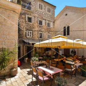 Poslovno stambena zgrada u centru stare gradske  jezgre, Split