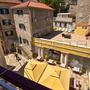 Poslovno stambena zgrada u centru stare gradske  jezgre, Split