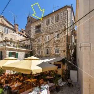 Poslovno stambena zgrada u centru stare gradske  jezgre, Split
