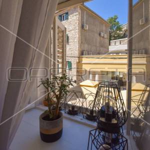 Poslovno stambena zgrada u centru stare gradske  jezgre, Split
