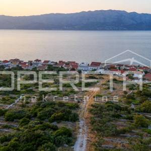 Povlja, Brač - ekskluzivno građevinsko zemljište s panoramskim pogledom na more.