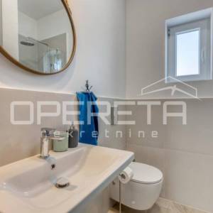 Prava mediteranska vila, 250m2, s pogledom na more i unutarnjim, grijanim bazeno