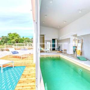 Prava mediteranska vila, 250m2, s pogledom na more i unutarnjim, grijanim bazeno