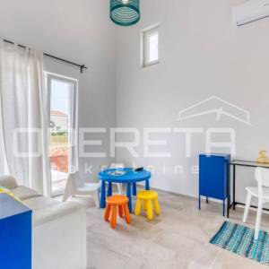Prava mediteranska vila, 250m2, s pogledom na more i unutarnjim, grijanim bazeno