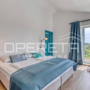 Prava mediteranska vila, 250m2, s pogledom na more i unutarnjim, grijanim bazeno