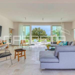 Prava mediteranska vila, 250m2, s pogledom na more i unutarnjim, grijanim bazeno