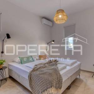Prava mediteranska vila, 250m2, s pogledom na more i unutarnjim, grijanim bazeno