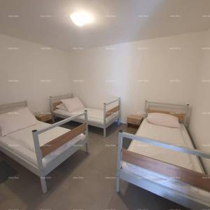 Predivna kuća s 3 stana i velikim zemljištem, Labin!