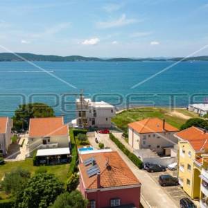 Prekrasna kuća kraj mora u Sukošanu