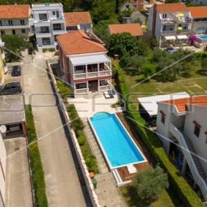 Prekrasna kuća kraj mora u Sukošanu