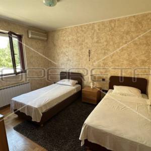 Prekrasna kuća kraj mora u Sukošanu