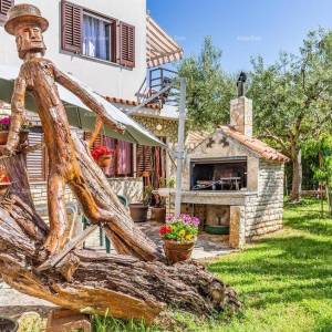 Premantura – 3 apartmana s dvorištem  blizu mora!Garaža!