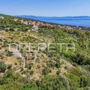 PRILIKA – Građevinsko zemljište s otvorenim pogledom na more u Rapcu, više od 2.
