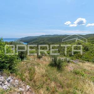 PRILIKA – Građevinsko zemljište s otvorenim pogledom na more u Rapcu, više od 2.