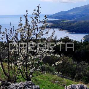 PRILIKA – Građevinsko zemljište s otvorenim pogledom na more u Rapcu, više od 2.