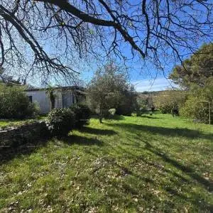 Prilika!!! Prodaja građevinskog zemljišta s objektom, Premantura!
