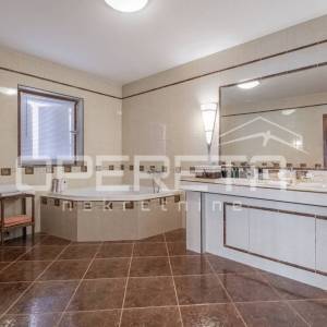 Prilika - prostrani dvoetažni penthouse s panoramskim pogledom – Opatija, 300 m 