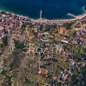 PRILIKA: Split, Podstrana, građevinsko zemljište!