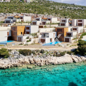 PRIMOŠTEN - Kompleks od 7 vrhunskih vila prvi red do mora