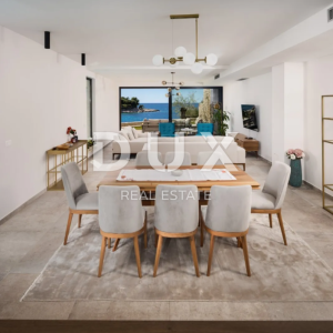 PRIMOŠTEN - Kompleks od 7 vrhunskih vila prvi red do mora