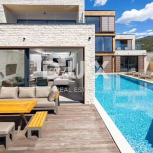 PRIMOŠTEN - Kompleks od 7 vrhunskih vila prvi red do mora