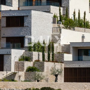 PRIMOŠTEN - Kompleks od 7 vrhunskih vila prvi red do mora