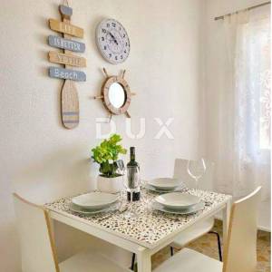 PRIMOŠTEN- Kuća s više apartmana i s prekrasnim pogledom na more